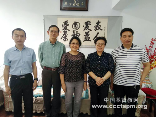 1526628592755882.jpg ghf内蒙两会相片+贺满生.jpg